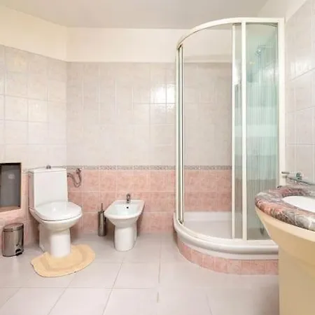 La Primavera Spacious *