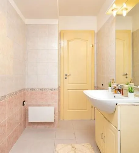 La Primavera Spacious Daire Filibe