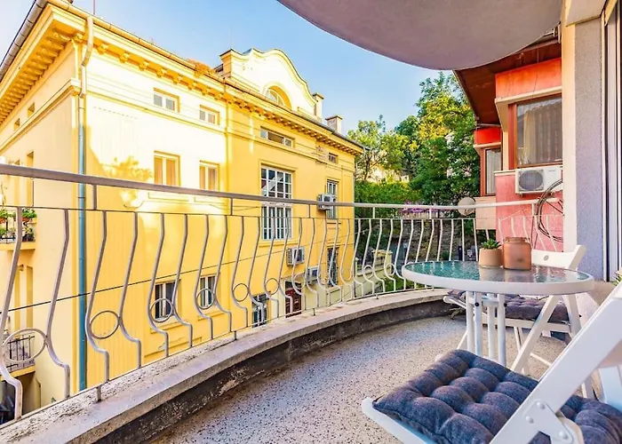 La Primavera Spacious Daire